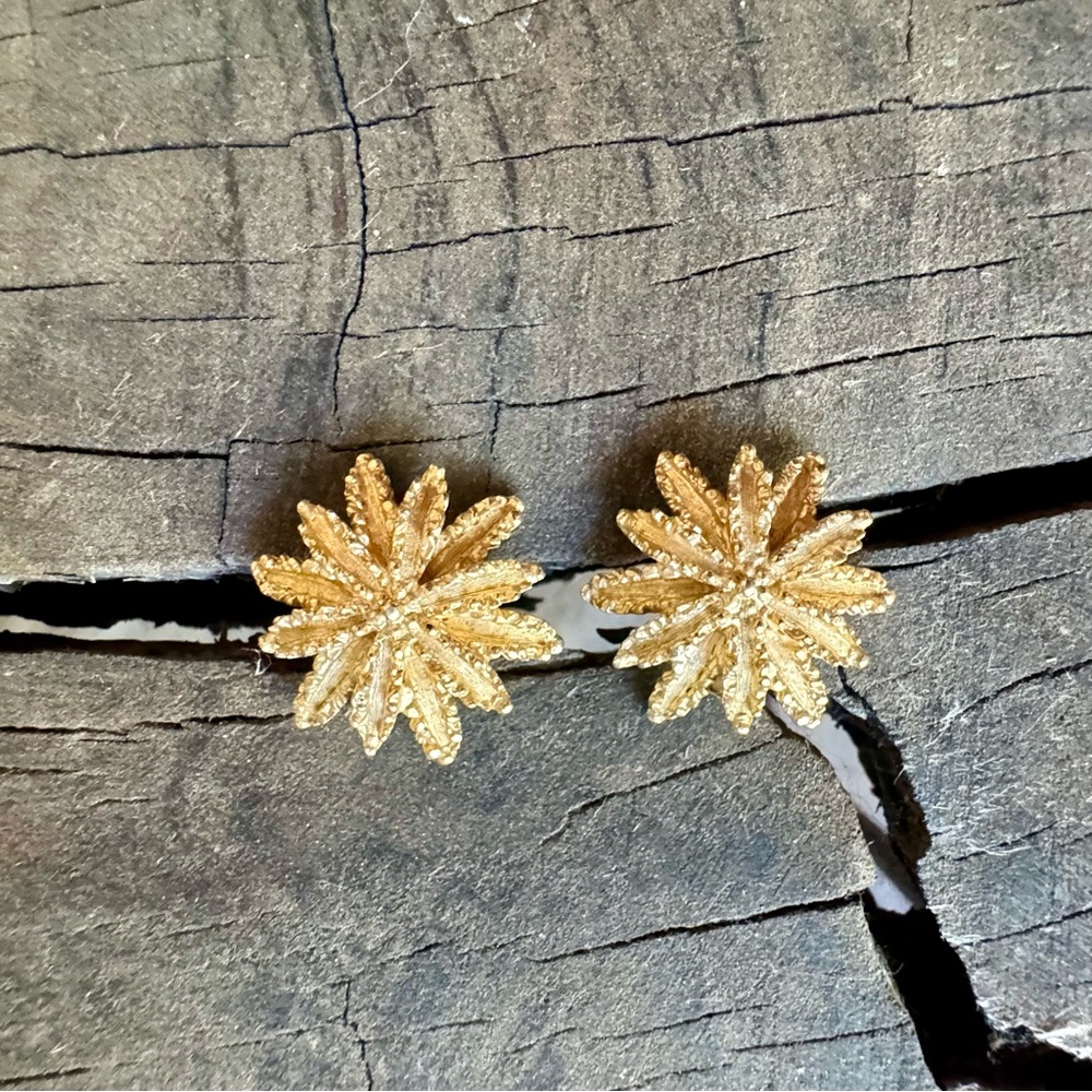 Vintage Avon Gold-Tone Floral Clip-On Earrings